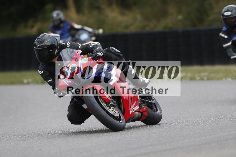 /30 23.06.2025 Get Faster Caremotion ADR/Rider Academy gruen/82